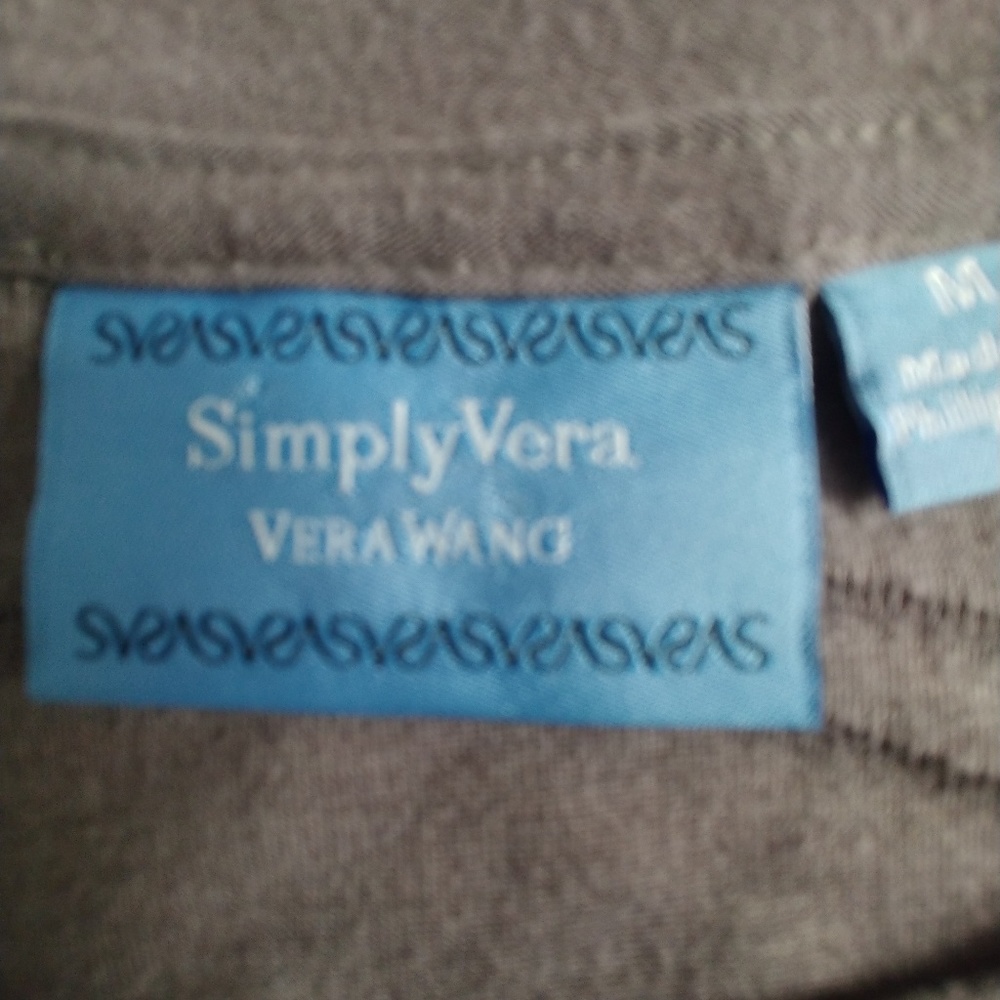 Simply Vera Vera Wang Grey Tee Shirt Size Medium - Picture 4 of 6